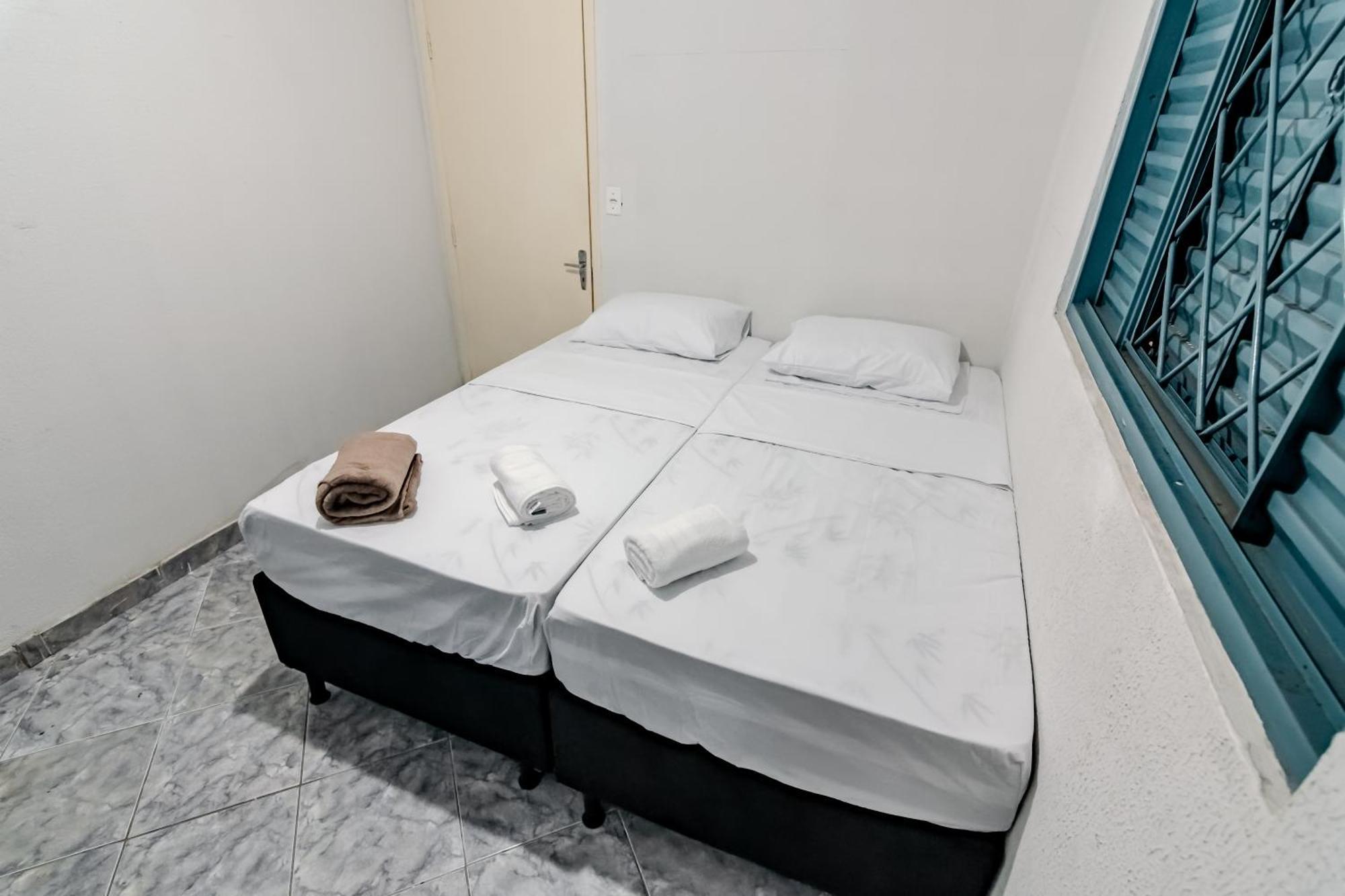 Отель Pousada Roosevelt Quarto 03 - Pousada Central Prox Rodoviaria E Dist Industrial Уберландия Экстерьер фото